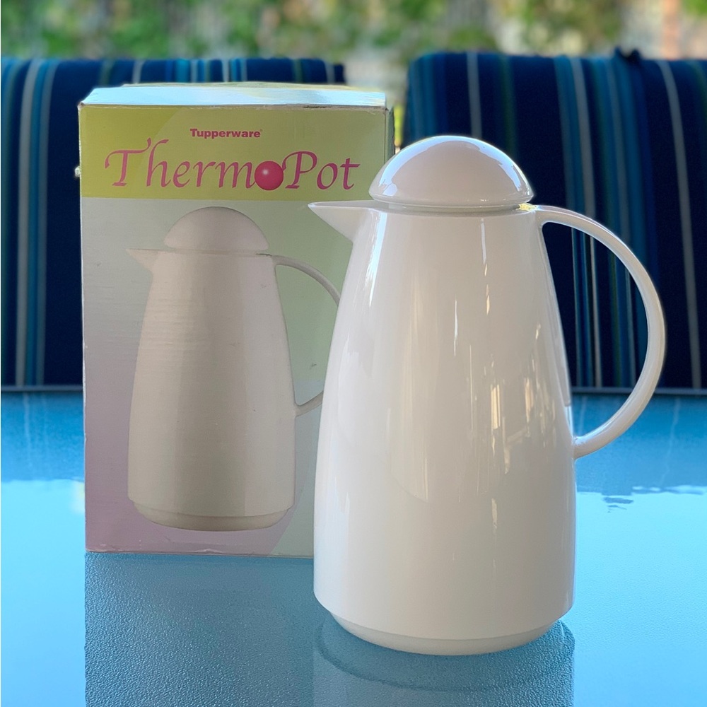 Tupperware White Thermo Pot Beverage Carafe Pitcher Flask, 1 Liter